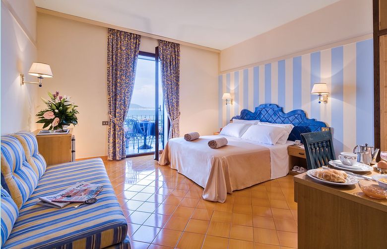 Hotel Terme Mareblu - mese di Maggio - Hotel Mareblu - Deluxe-Terrace-Sea-View_1